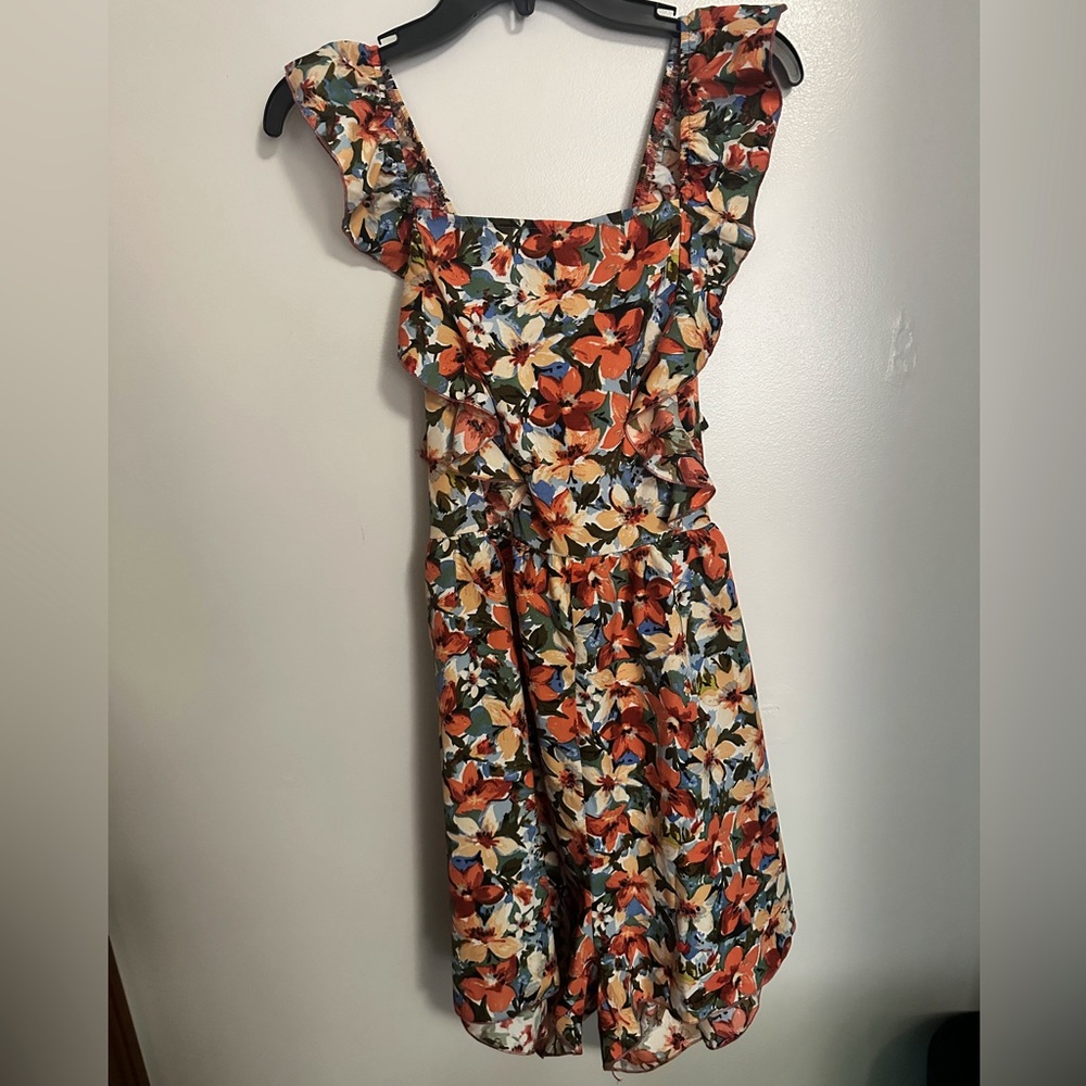 Flowered Romper with an open back tie